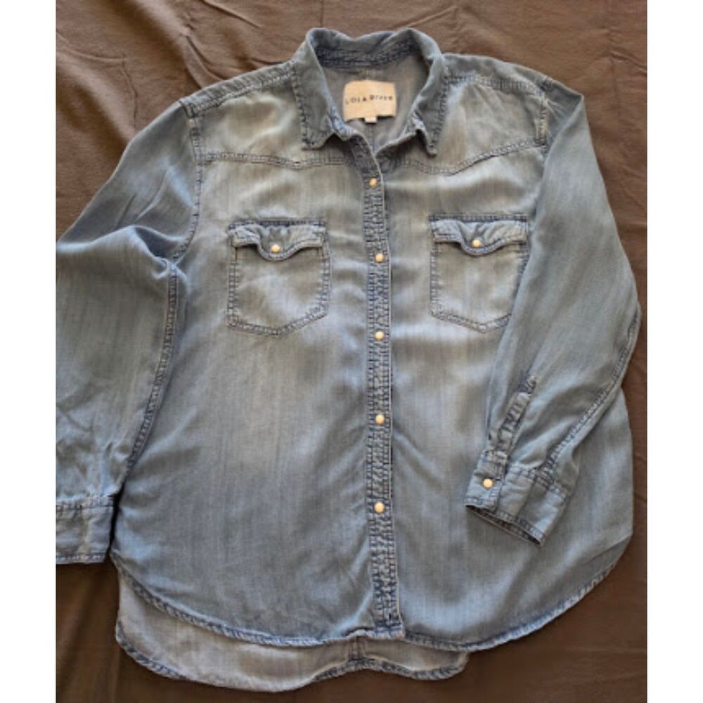 Women's Denim pearl snap button down Size L Lola River